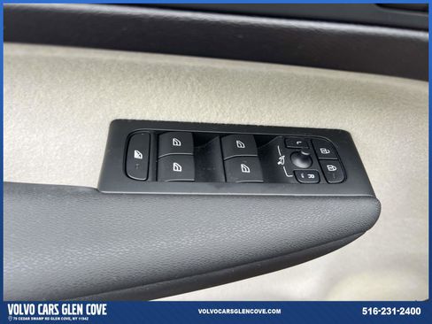 Used 2023 Volvo XC40 B5 Plus w/ Climate Package image 15