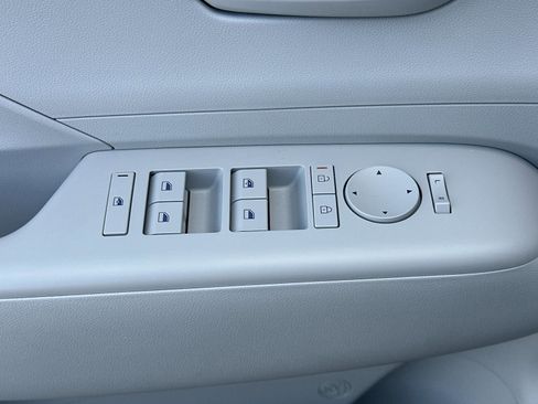 Certified 2025 Hyundai Kona SE AWD/4WD image 11