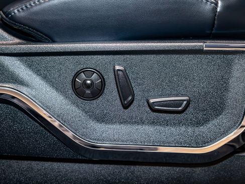 Used 2025 Ford F350 Platinum image 30