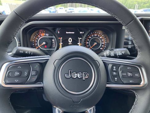 New 2026 Jeep Wrangler Unlimited Sahara AWD/4WD image 15