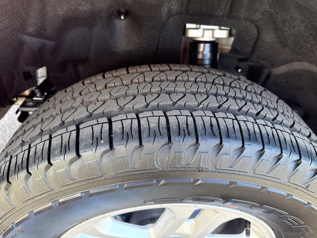 Certified 2024 Jeep Grand Cherokee Laredo RWD image 11
