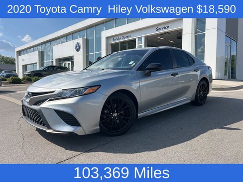 Used 2020 Toyota Camry SE FWD image 1