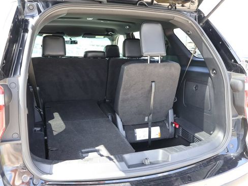 Used 2016 Ford Explorer XLT w/ Equipment Group 202A AWD/4WD image 16