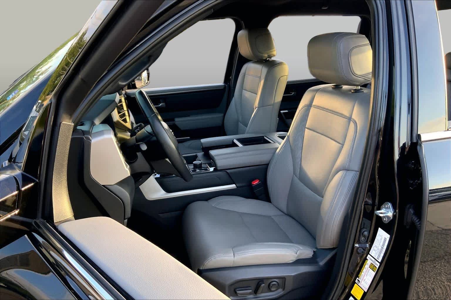 Used 2025 Toyota Tundra Limited AWD/4WD image 8