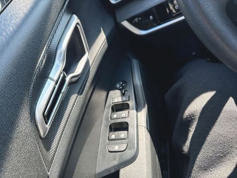 Used 2023 Kia Sportage LX image 9