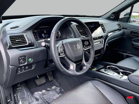 Used 2024 Honda Passport Black Edition image 18
