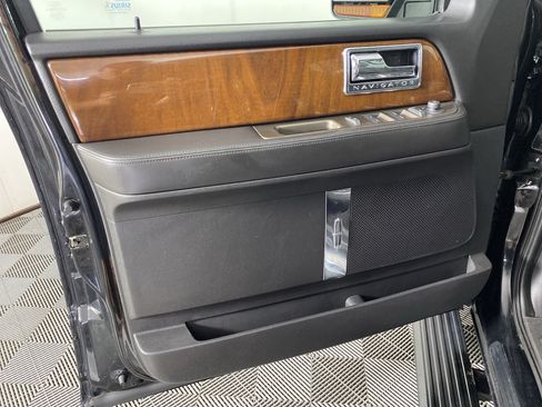 Used 2014 Lincoln Navigator 4WD image 12