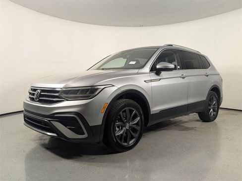Used 2022 Volkswagen Tiguan SE image 3