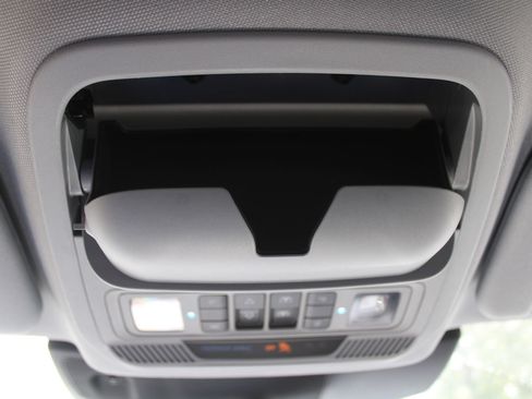 Used 2022 Ford Explorer XLT w/ Equipment Group 202A AWD/4WD image 53