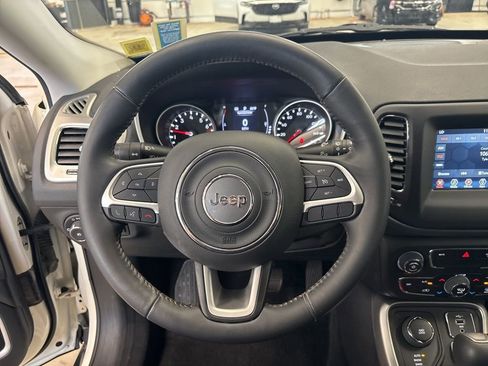 Used 2019 Jeep Compass Latitude AWD/4WD image 7