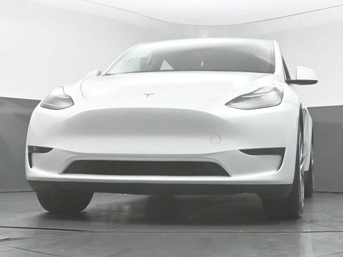 Used 2023 Tesla Model Y Long Range AWD/4WD image 47
