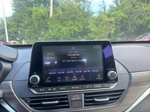 Used 2025 Nissan Altima 2.5 SV FWD image 16