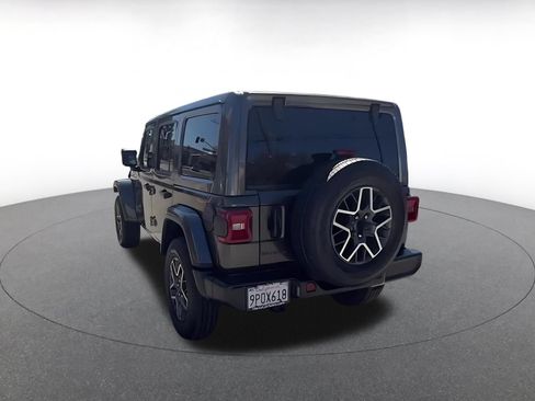 Used 2025 Jeep Wrangler Unlimited Sahara AWD/4WD image 14