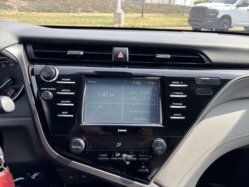 Used 2020 Toyota Camry SE image 27