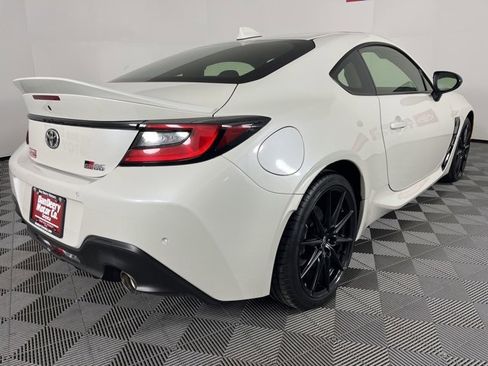 Used 2025 Toyota GR86 Premium image 19