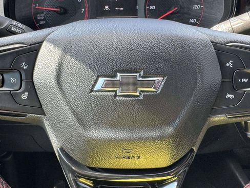 Used 2025 Chevrolet Trax RS w/ Sunroof Package FWD image 27