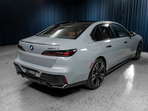 Used 2024 BMW i7 xDrive60 image 4