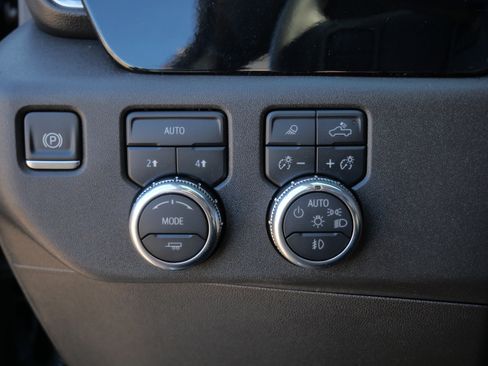 Used 2025 GMC Sierra 1500 SLT image 26