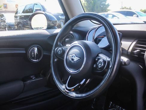 Used 2019 MINI Cooper 2-Door Hardtop w/ Signature Upholstery Package FWD image 18
