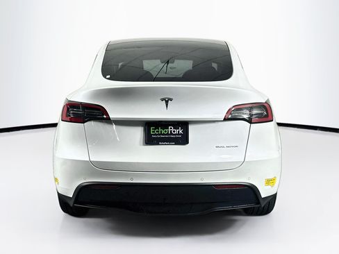 Used 2022 Tesla Model Y Long Range AWD/4WD image 7