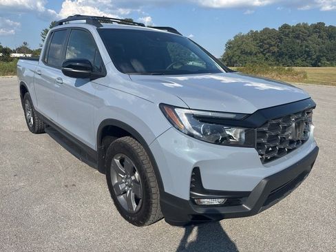 Used 2025 Honda Ridgeline TrailSport image 10
