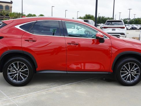 Used 2025 Lexus NX 250 FWD w/ Accessory Package (Z1) image 4