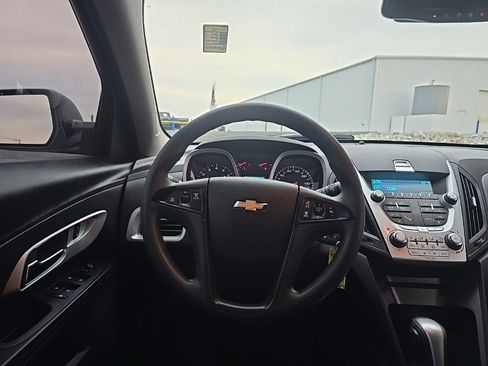 Used 2015 Chevrolet Equinox LS image 2