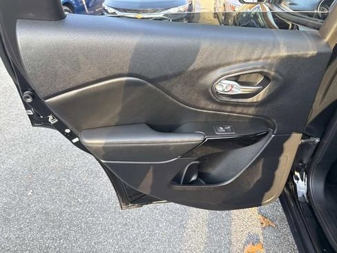 Used 2023 Jeep Cherokee Altitude Lux image 17