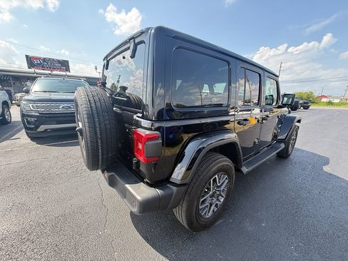 Used 2024 Jeep Wrangler Unlimited Sahara w/ Technology Group AWD/4WD image 3
