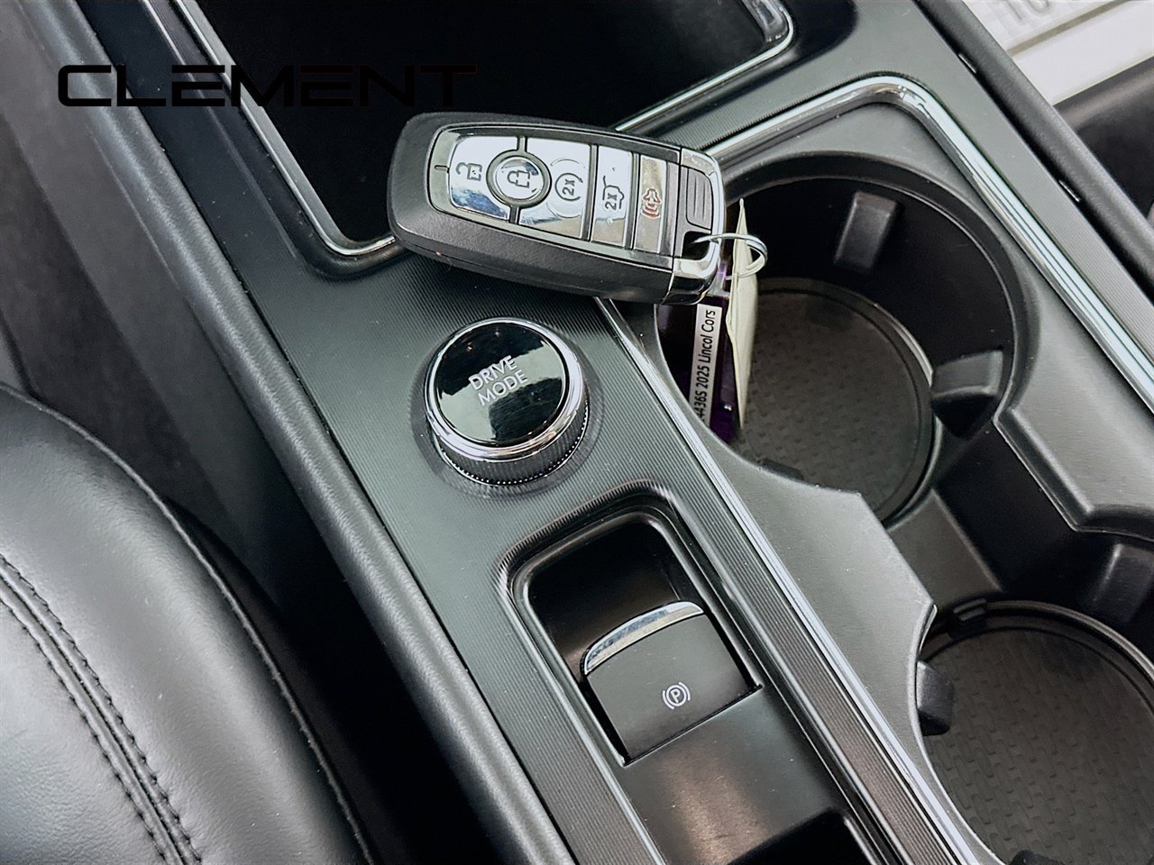 Used 2025 Lincoln Corsair AWD image 24