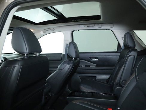 Certified 2024 Nissan Pathfinder Platinum image 18