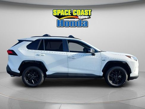 Used 2021 Toyota RAV4 XLE FWD image 2