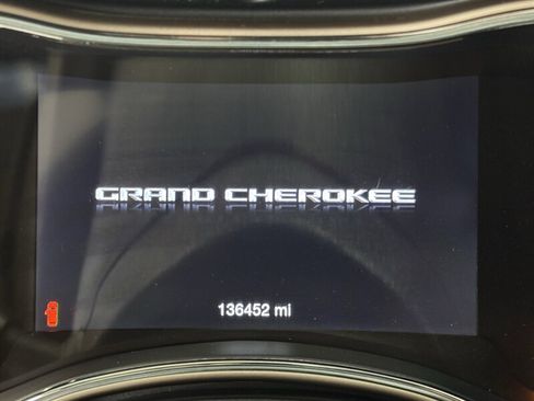 Used 2016 Jeep Grand Cherokee Laredo w/ Quick Order Package 23E AWD/4WD image 5
