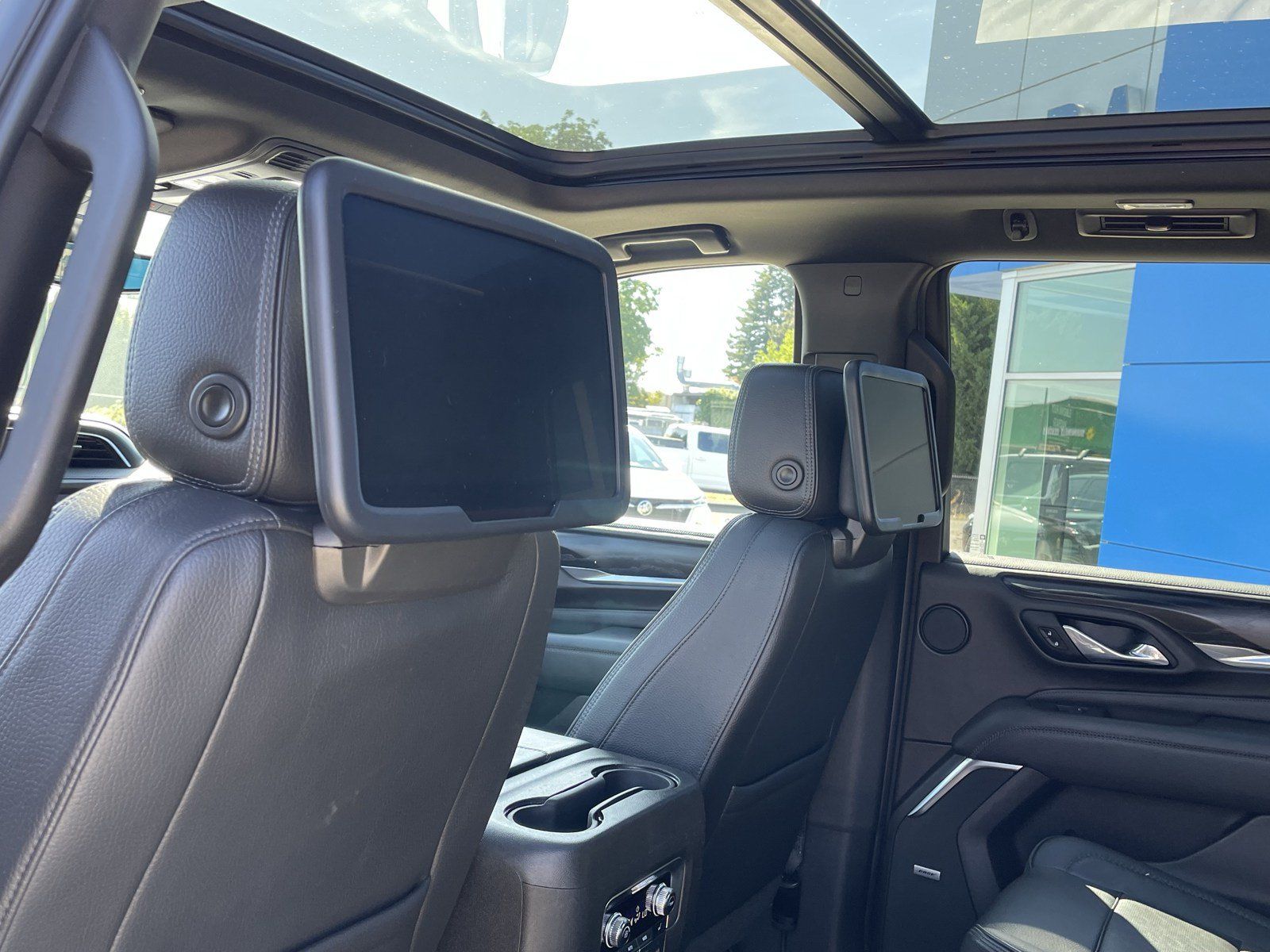 Used 2021 GMC Yukon Denali w/ Denali Premium Package AWD/4WD image 14