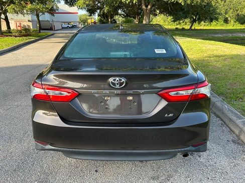 Used 2020 Toyota Camry LE FWD image 5