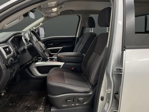 Used 2020 Nissan Titan SV w/ SV Convenience Package image 4