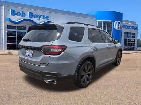 Used 2025 Honda Pilot Sport image 4