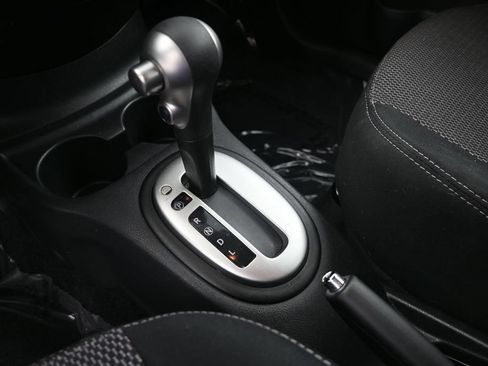 Used 2015 Nissan Versa SV FWD image 22