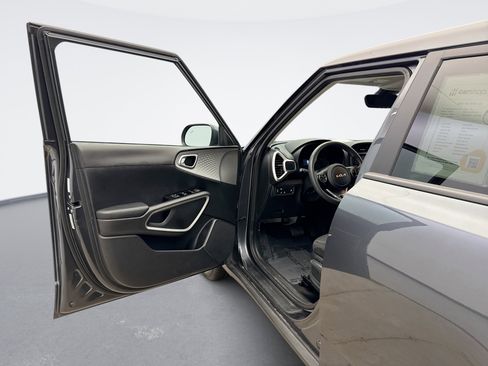 Used 2022 Kia Soul LX w/ Technology Package image 9