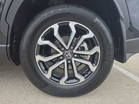 Used 2026 Toyota Corolla Cross SE image 32