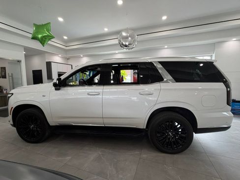 Used 2025 Cadillac Escalade Premium Luxury AWD/4WD image 5
