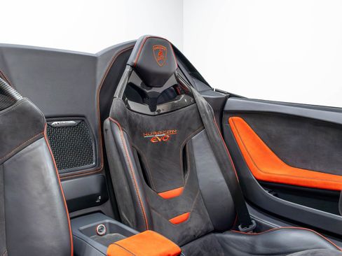 Used 2021 Lamborghini Huracan EVO RWD image 25