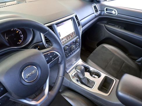 Used 2018 Jeep Grand Cherokee Altitude image 39