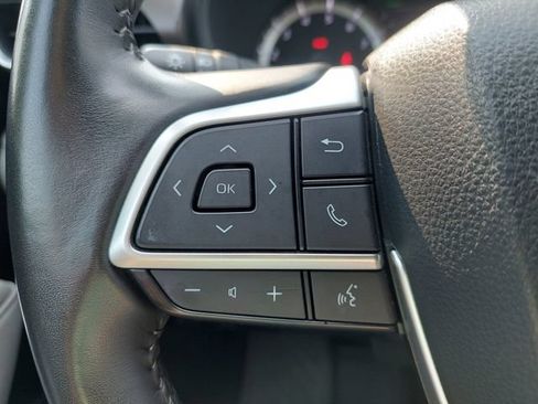 Used 2023 Toyota Highlander LE AWD/4WD image 27