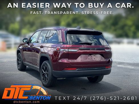 Used 2025 Jeep Grand Cherokee Altitude AWD/4WD image 5