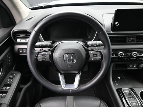 Used 2025 Honda Pilot EX-L image 17