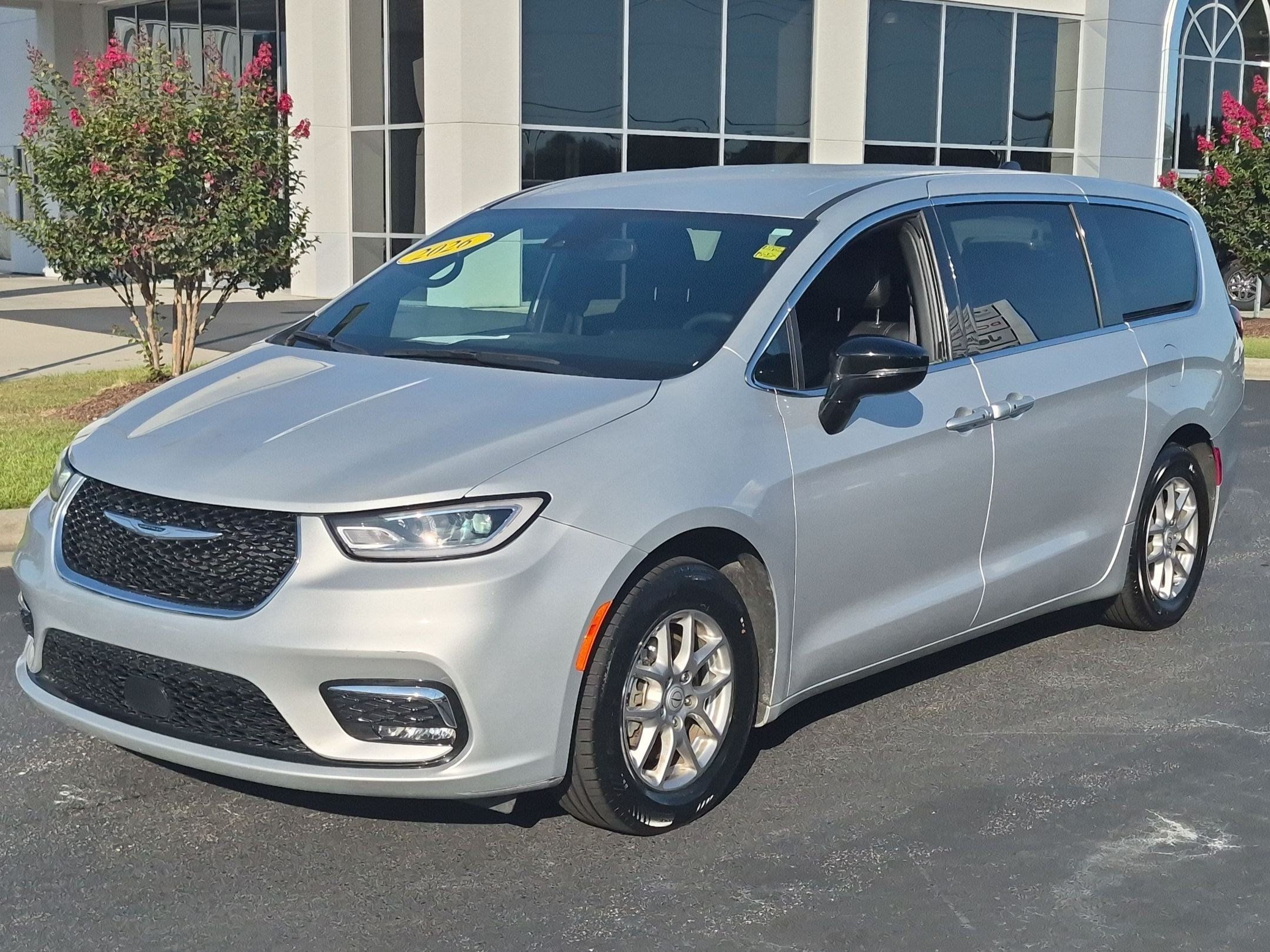 Used 2026 Chrysler Pacifica Select FWD image 7