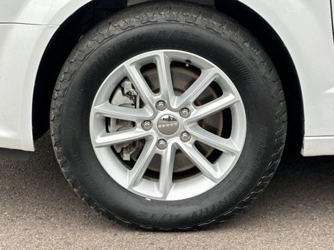 Used 2019 Dodge Grand Caravan SXT FWD image 24