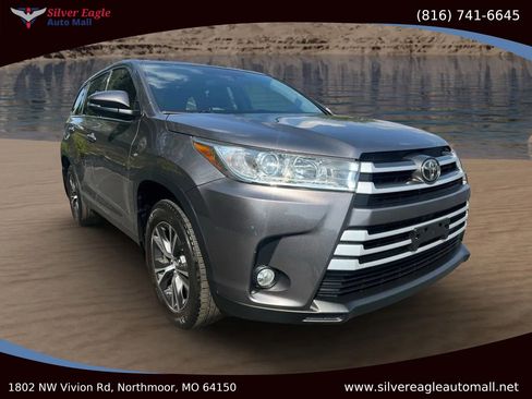 Used 2019 Toyota Highlander Plus w/ Carpet Mat Package (TMS) image 6