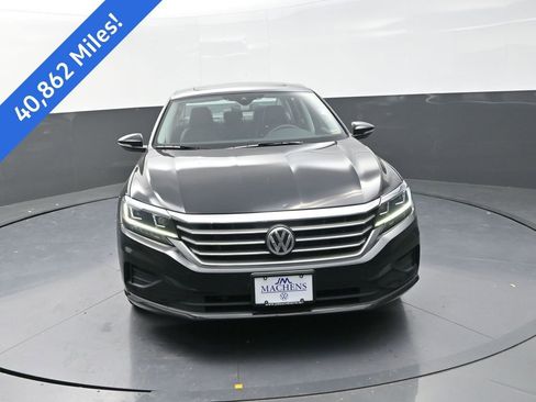 Used 2022 Volkswagen Passat 2.0T SE image 2